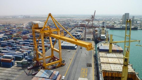 View of the Red Sea port of Hodeida, November 07, 2017 (AFP)