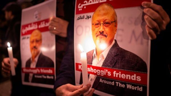 Supporters of murdered Saudi journalist Jamal Khashoggi protest outside the Saudi Arabian consulate in Istanbul. (AFP / Yasin AKGUL)
