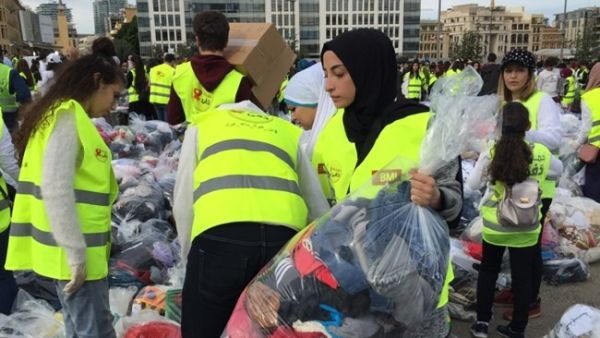 Volunteers with the Dafa Campaign, on Dec. 2, 2018. (The Daily Star/ Mohammad Azakir)