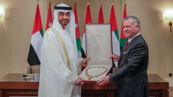 King Abdullah II bestows the Order of Al Hussein bin Ali upon Sheikh Mohamed bin Zayed Al Nahyan, the Crown Prince of Abu Dhabi. (Twitter/ @RHCJO)