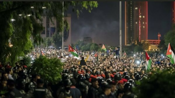 Protests in Amman continue as people are demonstrating life conditions. (Twitter)