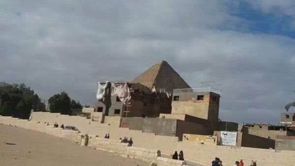 An illegal hotel near the Giza pyramids. (Twitter)