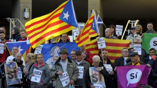 Pro-Catalan independence supporters hold a rally in Glasgow, Scotland. (AFP/ File Photo)
