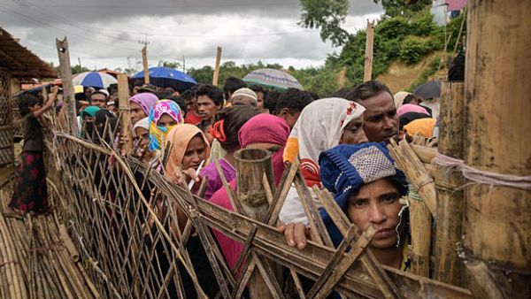 Rohingya refugees from Myanmar line up at an aid relief distribution center at the Balukhali refugee camp near Cox's Bazar in southeastern Bangladesh. (AFP)