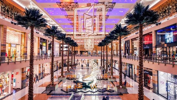 دعت مراكز التسوق التابعة لشركة ماجد الفطيم كافة العائلات والأصدقاء لعدم تفويت الفرصة لزيارة مراكزها، والاستمتاع ببهجة هذه الأجواء، والتقاط أجمل الصور واللحظات السعيدة.