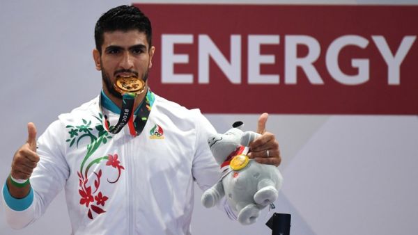 Iran's Mohsen Mohammadseifi poses with his gold medal at the men's sanda 70kg wushu medal ceremony of the 2018 Asian Games in Jakarta on August 23, 2018.
Juni Kriswanto / AFP