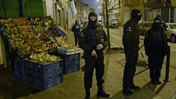 Police stand guard near a scene of a police operation in the Molenbeek-Saint-Jean district in Brussels, on March 18, 2016, as part of the investigation into the Paris November attacks (AFP)