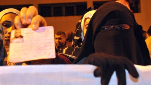 طالب المتظاهرون بدستورا جديدا للبلاد  