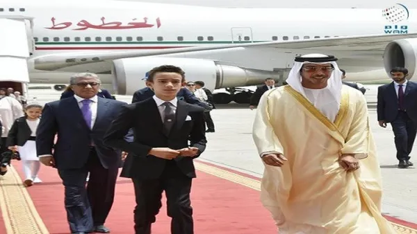ولي العهد المغربي لحظة وصوله الإمارات