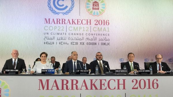 Morocco's King Mohammed VI (C-R), United Nations Secretary-General Ban Ki-moon (2nd R), Morocco's Foreign Minister Salaheddine Mezouar (3rd L), UN climate chief Patricia Espinosa of Mexico (2nd L) pose among others prior to the opening session of the UN climate conference in Marrakesh. (AFP/Fadel Senna)
