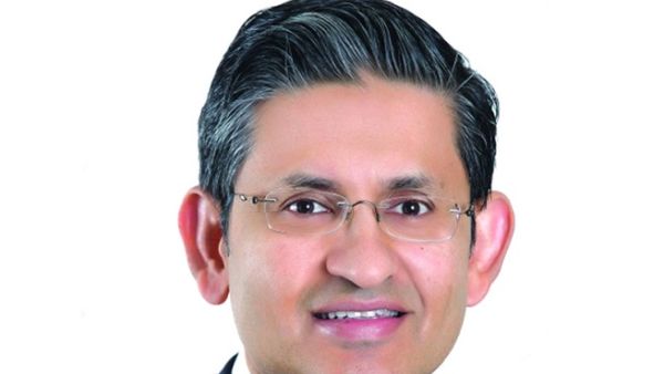 معتصم إقبال المدير التنفيذي، ورئيس قسم المعاملات المصرفية في بنك ستاندرد تشارترد