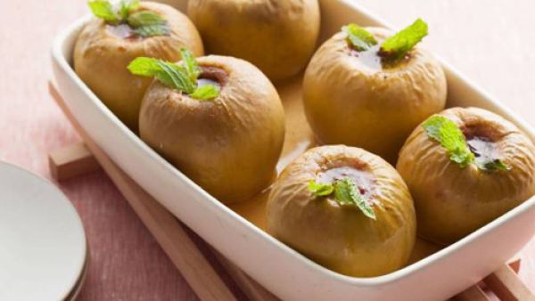 طبق التفاح المخبوز مع السكر