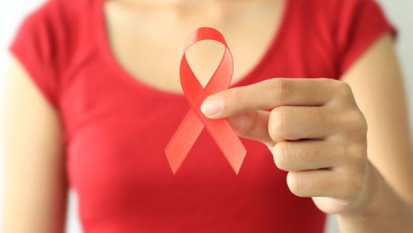 استعمال الحقن الملوّثة بالفيروس تسبب الإيدز
