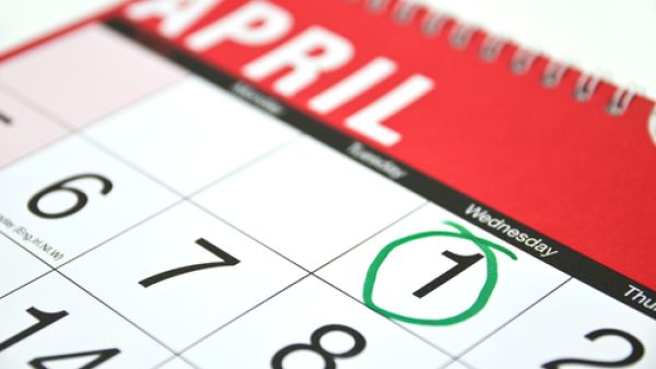 يعد الأول من إبريل يوم المقالب والكثير من الأكاذيب
