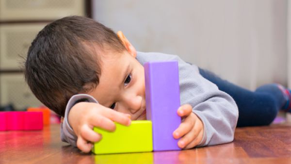 ـمريض التوحد وبخاصة الطفل لا بد أنَّ يخضع لنظام غذائي معيَّن ـمريض التوحد وبخاصة الطفل لا بد أنَّ يخضع لنظام غذائي معيَّن