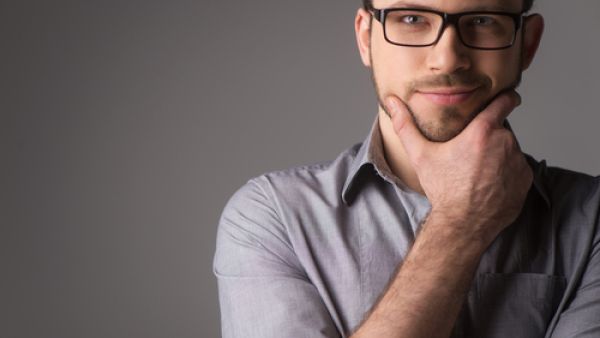 ينصح بغسل الذقن بالماء الدافىء مرتين يومياً 