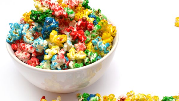 يعتبر الفشار من ألذ المأكولات الخفيفة خصوصاً عند الأطفال
