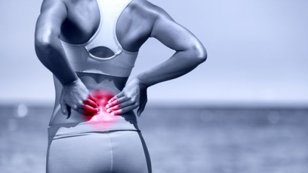 ينتج ديسك الظهر عن سلوكيات خاطئة يمارسها الإنسان كالجلوس الخاطئ 