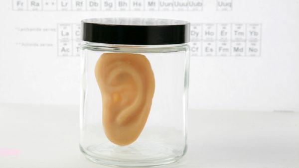 احرص على عدم تعرّض الطفل للتدخين السلبي احرص على عدم تعرّض الطفل للتدخين السلبي