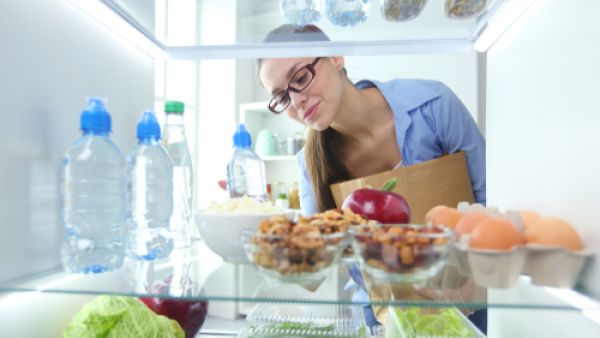 قبل السفر يجب أن تتغير درجة حرارة الفريزر

