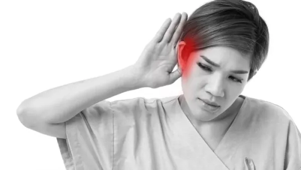 مشكلة السمع قد ترتبط أحيانًا بالدماغ
