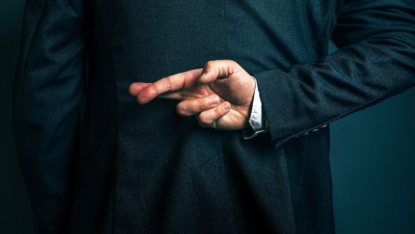 الكذب من أسوأ الصفات التي تنفر وتبعد أصدقائك وأحبابك عنك
