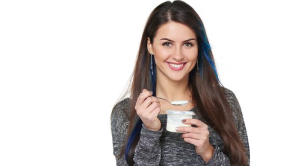 يحتوي اللبن على حمض الهيدروكسيل ألفا الذي يخلص الجلد من الخلايا الميتة