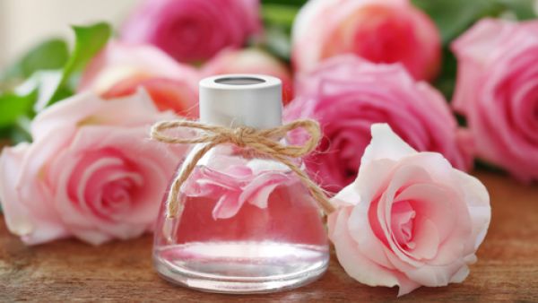 ماء والورد يعمل على تجديد الجلد ومهدّئ للعيون