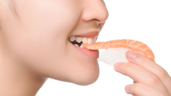 يجب على الحوامل تناول السلمون لأنه يخفف من خطر الحساسية لدى الرضع
