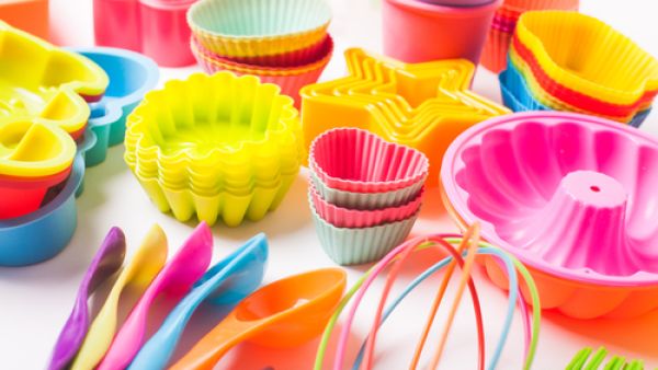 من إيجابيات قوالب السيلكون سريع عملية خبز الطعام