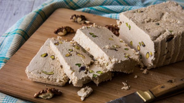 الحلاوة الطحينية بالمكسرات