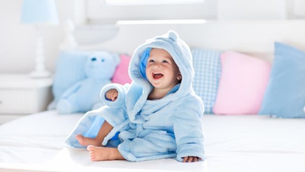 استخدام مشاجب للمناشف والملابس تحمل أحرف اسم الطفل
 استخدام مشاجب للمناشف والملابس تحمل أحرف اسم الطفل