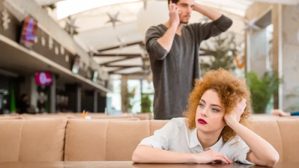 تجنبي قول جمل مثل “أختك تتجاهلني ولا أحبها”
