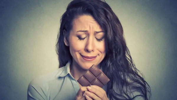 تعمل السكريات على الشعور بالانتفاخ وكبر حجم البطن

