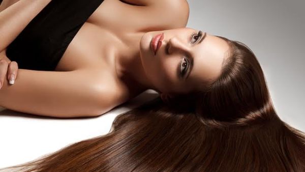 الكثير من السيدات يرغبن في تغيير إطلالة شعرهن بين الحين والآخر