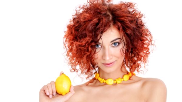 يحتوي الليمون على الكثير من الفيتامينات وأهمها فيتامين C، وفيتامين B6