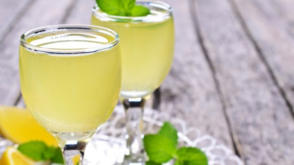 الليمون عني بالمواد المضادة للأكسدة والتي تساعد في التخلص من سموم الجسم