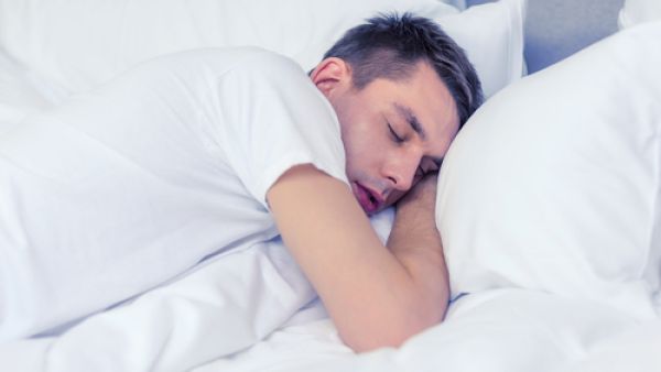 من أسباب الرعشة أثناء النوم استهلاك الكثير من الكافيين