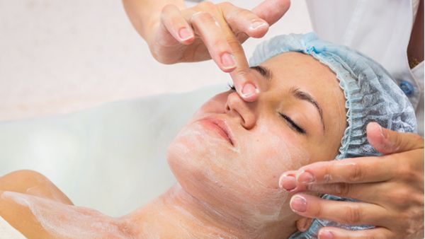 البشرة الشابة والنضرة هي مصدر جمالك وتألقك الأساسي