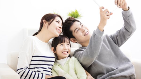 الطقس، والإجهاد، والنوم، والتغيرات الهرمونية يمكن أن تؤثر على لون بشرتك