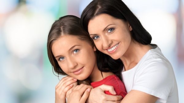 خصّصي الاهتمام اللازم لوالدتك وامنحيها فرصة الاستمتاع ببشرة صحية