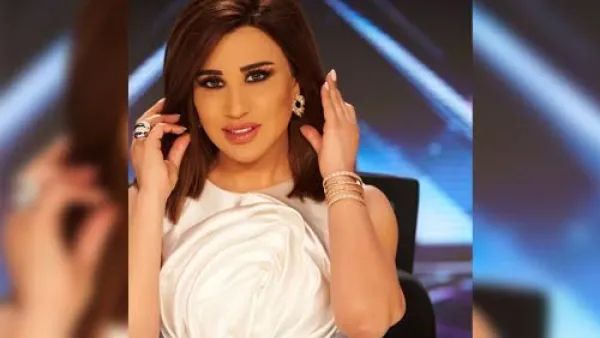 نجوى كرم تختار إطلالة باللون الأبيض ودرجات البيج في عرب غوت تالنت