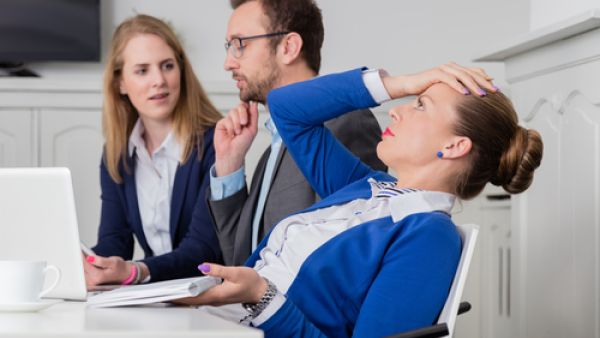 للتعامل مع الشخصية المستفزة يجب امتلاك عنصر الثقة بالنفس

