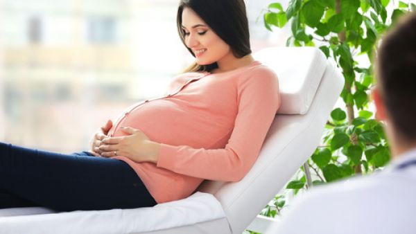 الجنين بإمكانه سماع نبضات قلب أمه والتعرف على صوتها أثناء فترة الحمل الجنين بإمكانه سماع نبضات قلب أمه والتعرف على صوتها أثناء فترة الحمل