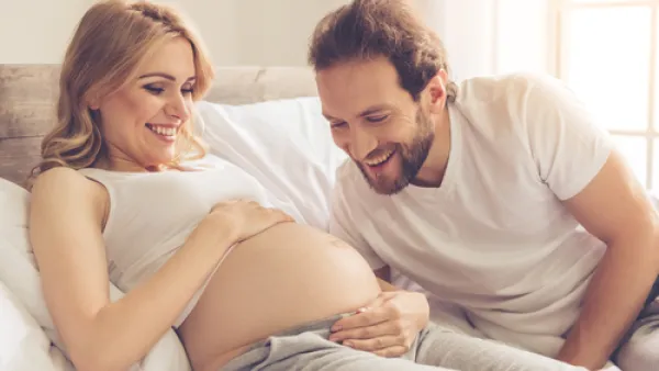 حاسة اللمس هي أول حاسة تظهر عند الجنين.تبدأ  في الأسبوع السابع