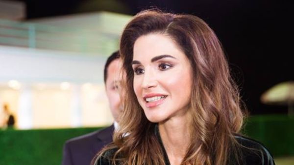 الملكة رانيا تنشُر الحبّ خلال إضاءة شجرة الميلاد