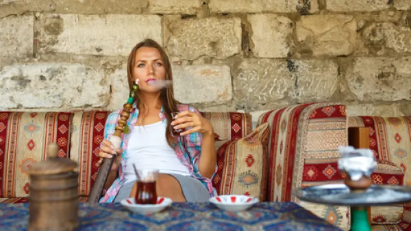 تدخين الشيشة في المنازل يؤدي إلى انبعاث غاز أول أكسيد الكربون
