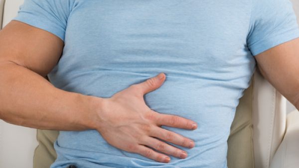 عدم شرب الماء أثناء أو قبل أو بعد الطعام مباشرةً
