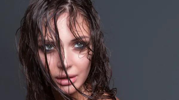 الشعر المبلل أوما يسمى wet look موضة 2017
