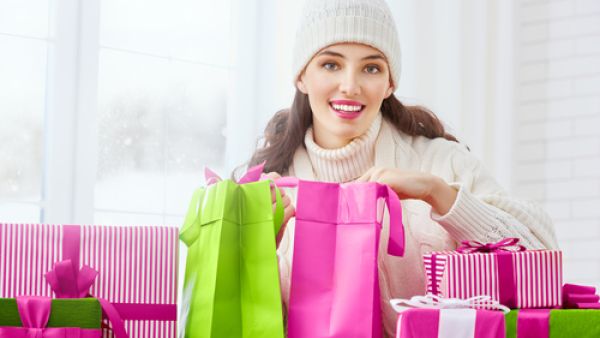 يجب تكوين فكرة بسيطة عن شخصية المتلقّي، بحيث تكون الهدية مناسبة له